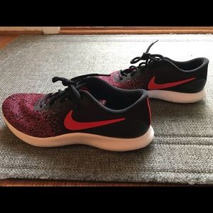 Nike woman’s flex contact shoes